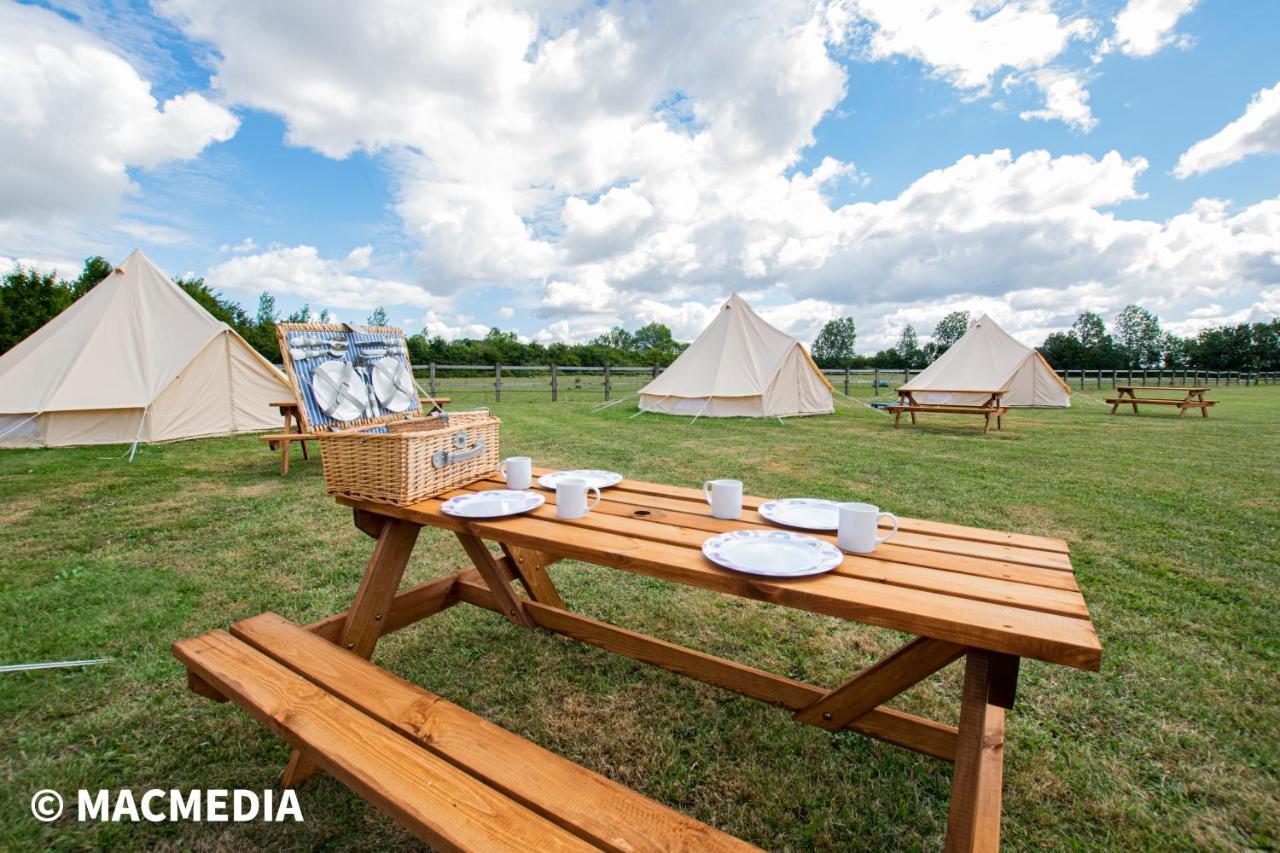 Bell Tent Glamping At Marwell Resort Winchester Eksteriør bilde