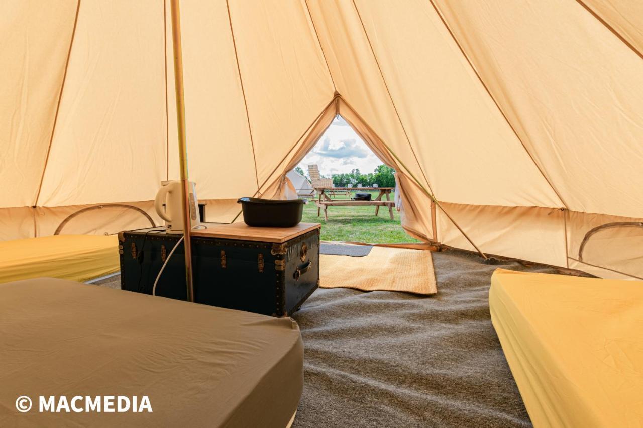 Bell Tent Glamping At Marwell Resort Winchester Eksteriør bilde